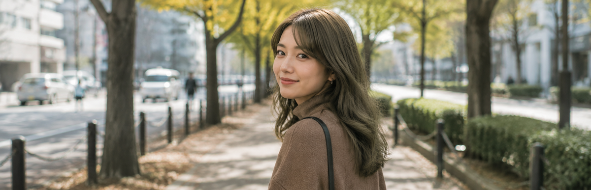 オリーブアッシュが似合う、緑がかったやわらかい茶色の髪の女性