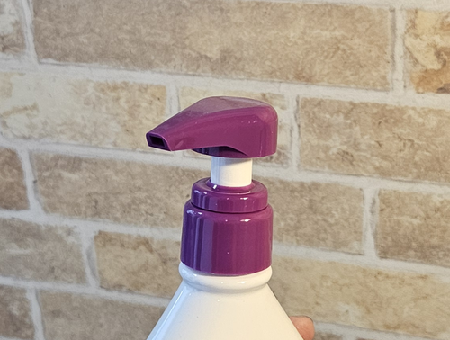 プリュスオー カラーシャンプー ムラサキのポンプヘッド(開いた状態)